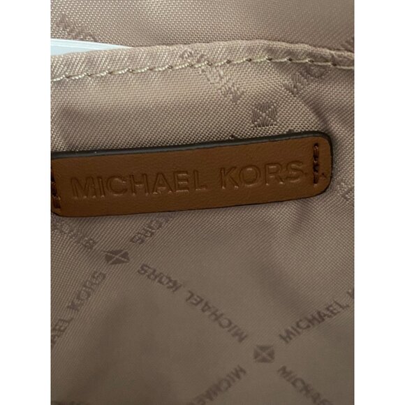 Michael Kors Aspen XL Wristlet MK Vanilla Ski Patch Zip Clutch NWT - Picture 11 of 15